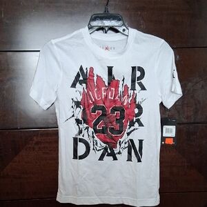 💎NWT AIR Jordan White Tee with Red and Black Graphic Medium Juniors